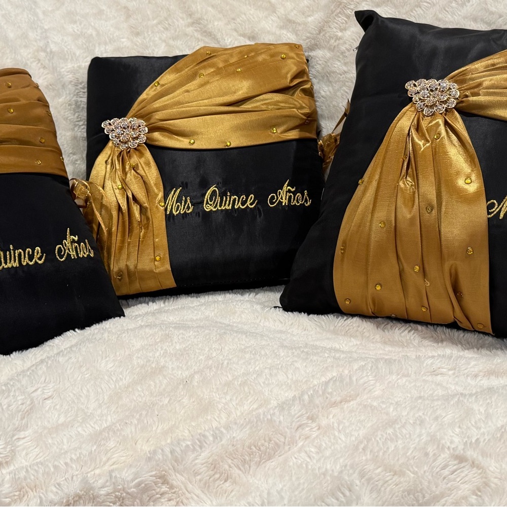 Elegant Black and Gold Quinceañera Pillows